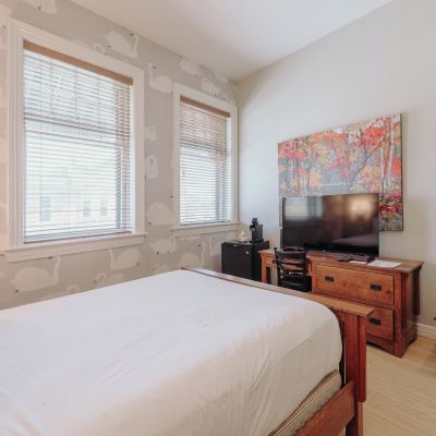 Signature Queen Room Foster's Inn Promo Code