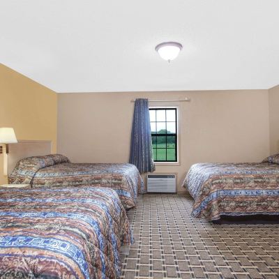 Room With Three Double Beds-Non-Smoking