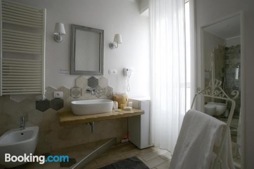 带阳台的小型套房