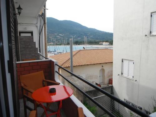 带山景的双人间