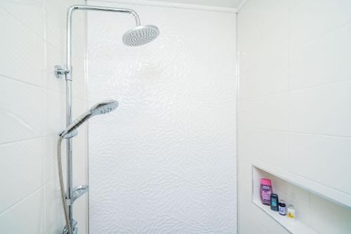 带露台的双卧室海景公寓