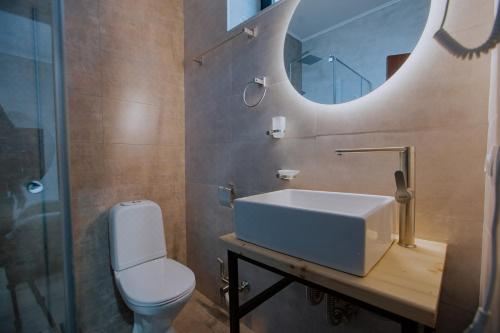 带山景的双人间