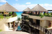 El Taj Oceanfront & Beachside Condo Hotel
