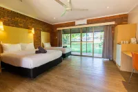 Contour Hotel