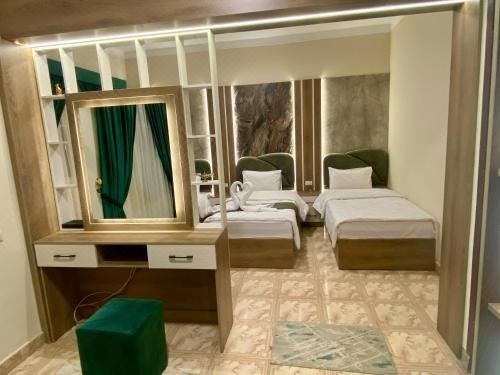 带阳台的三人房，可看金字塔景观