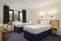 Days Inn by Wyndham Bridgend Cardiff M4 Отели в г. 