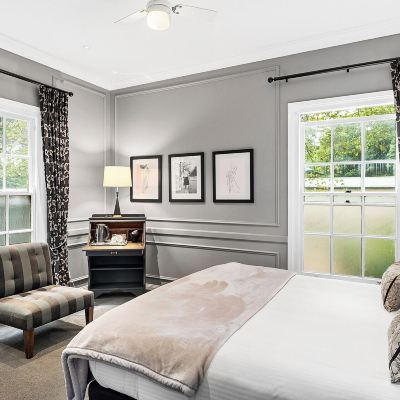 Deluxe King Room with Jetted Tub-Non-Smoking The Bundanoon Guest House Promo Code