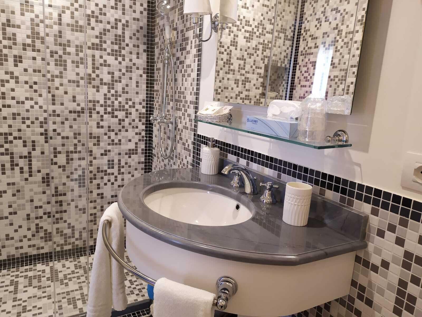 带部分海景的一室套房