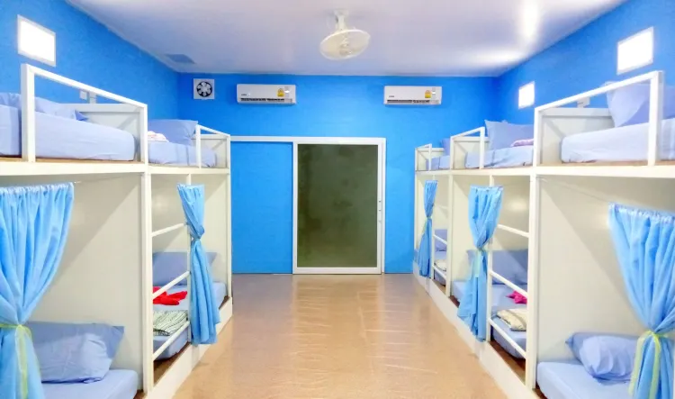 ห้องพักรวมชายหญิง 10 เตียง