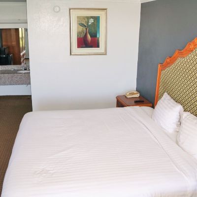 King Room-Smoking Hotel Elev8 Promo Code