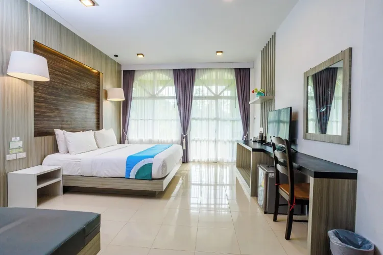 ห้องดีลักซ์เตียงใหญ่พร้อมระเบียง