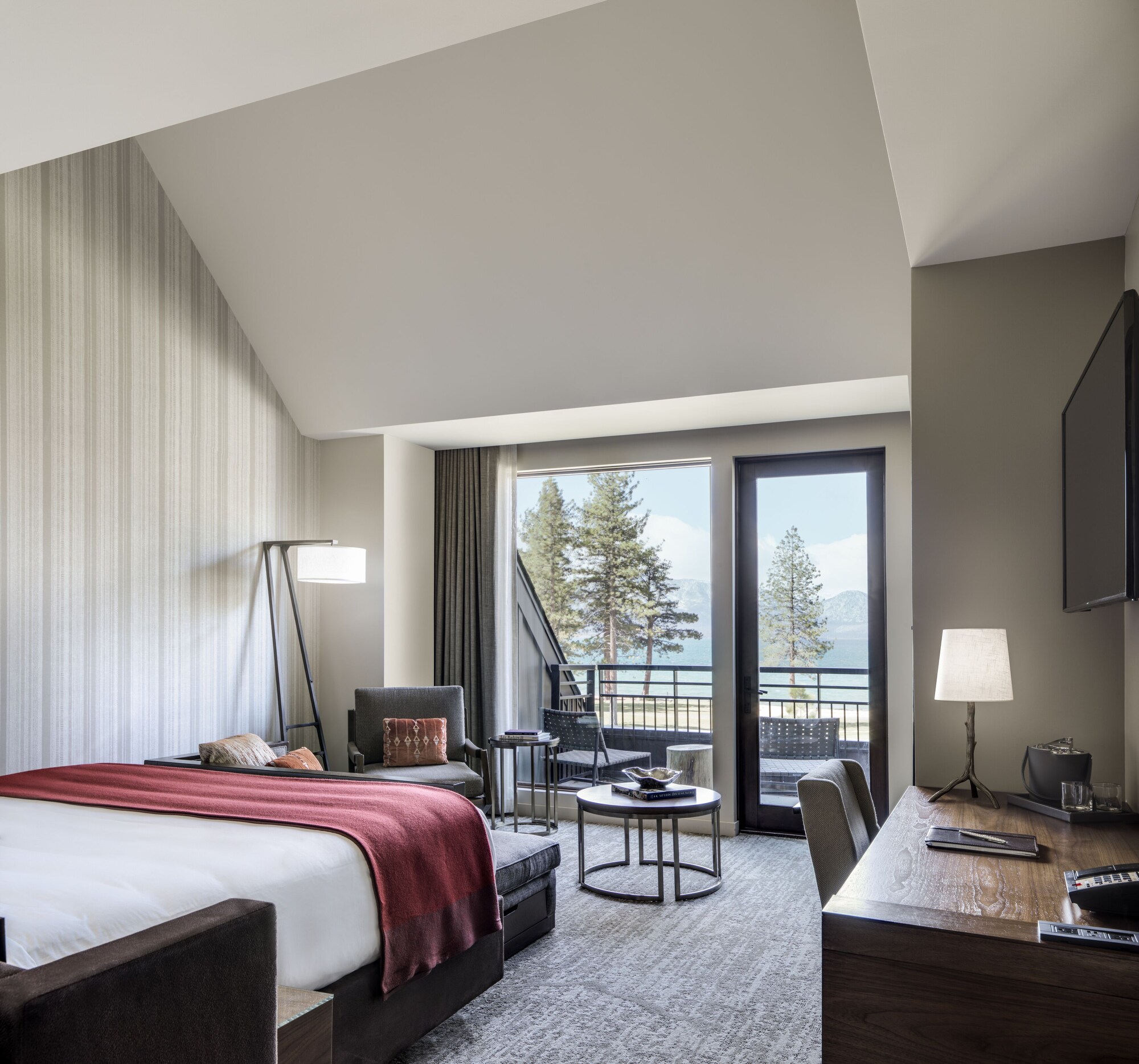 Edgewood Tahoe Resort湖景房 - 带1张特大床（Tahoe）