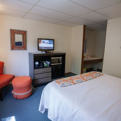 Standard Queen Room Bavarian Inn Black Hills Promo Code
