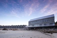 Quarterdeck Beachside Villas & Lofts Hotel a 