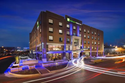 Holiday Inn Express & Suites OKLAHOMA CITY DWTN - BRICKTOWN by IHG Hotel a 