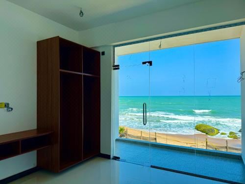 Beach Castle Arugam Bay Deluxe Double Room With Balcony And Sea View