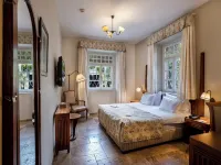 The Colony Hotel