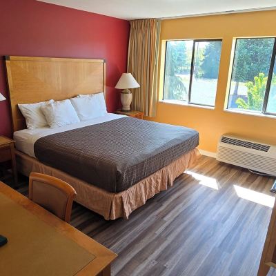 One King Executive (No Pets) Olympic View Inn Promo Code