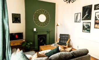 Stunning 1 Bedroom Apartment - Plymouth - Housity