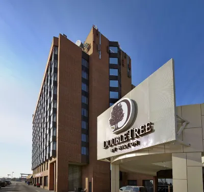 DoubleTree by Hilton West Edmonton Hotels in 