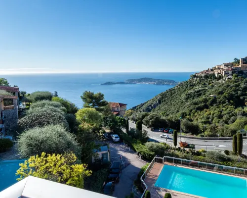 Les Balcons d'EZE エズのホテル