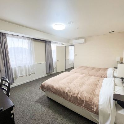 本館高層階スイート、隣接トリプルバス付きシティビュー ホテルクラウンヒルズ富士宮　西富士宮駅前 クーポン