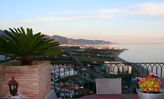 Welcome Inn Nerja Guest House Luxury Bed & Breakfast