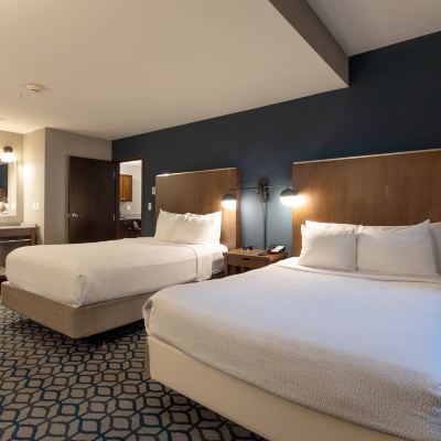 Two-Bedroom Suite With Two Queen Beds Niagara Riverside Resort, BW Premier Collection Promo Code