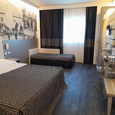 Deluxe Quadruple Room The Sydney Hotel Promo Code