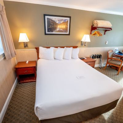 Superior Room, 1 Queen Bed, Refrigerator & Microwave, Mountain View Blue Door Inn Promo Code