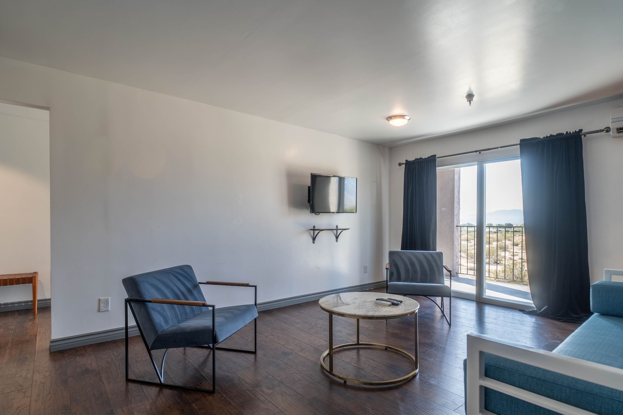 套房， 1 张特大床， 简易厨房， 山景