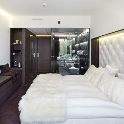 Premium Queen Room Hotel Riverton Promo Code