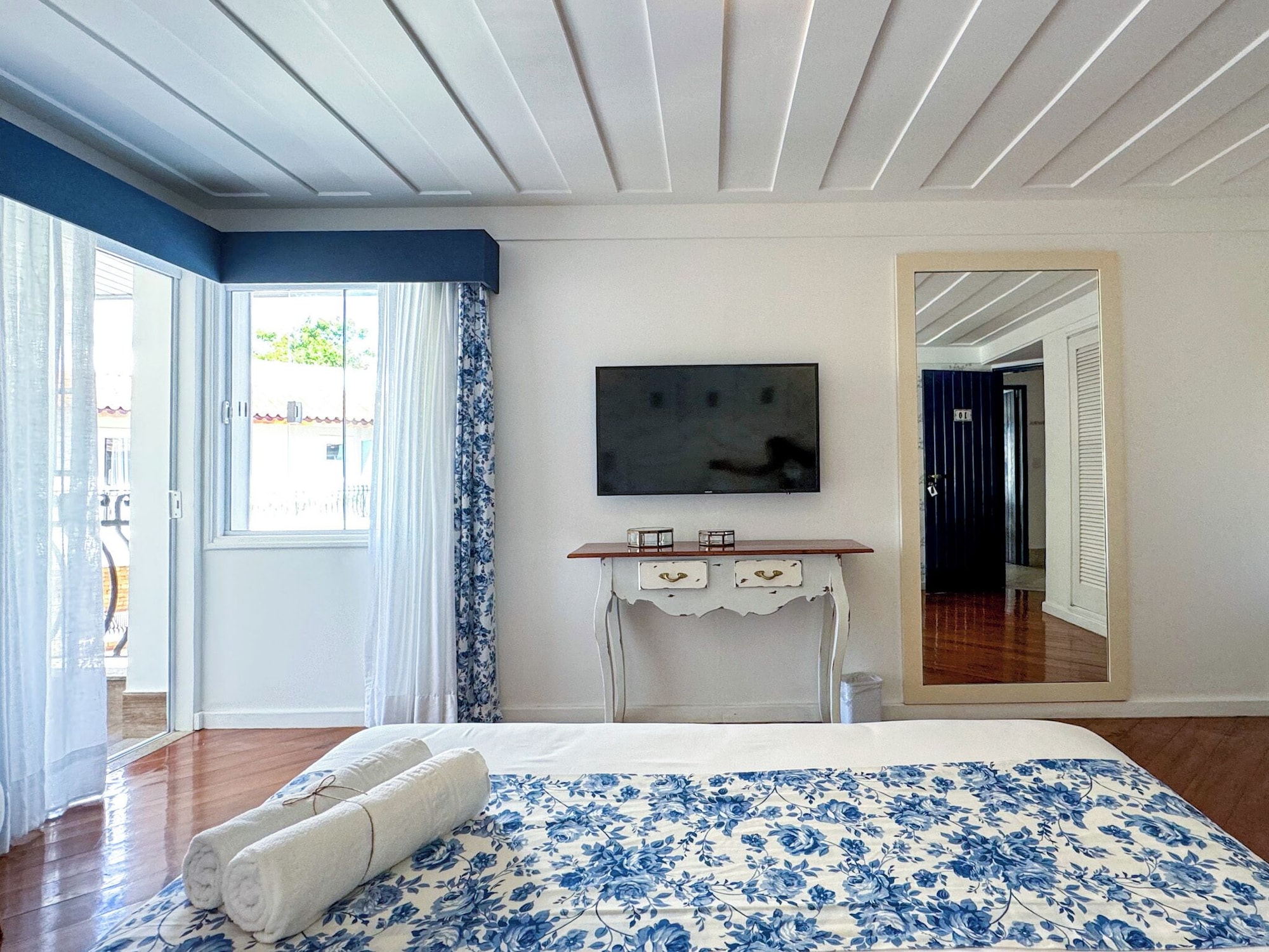 泳池景豪华大床间