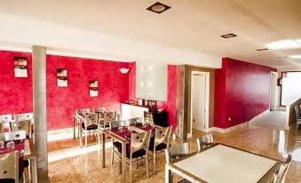 Hostal Catedritos Ibéricos A-5 Km 154 A 5 KM DE OROPESA A 1 KM DE HERRERUELA DE OROPESA - Housity