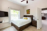 Luxury Oceanfront Cayman Brac Escape, Private Pool, 3Br Stunning Caribbean Views Отели в г. 