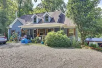Georgia Home w/ 2 Fire Pits & Creek Access! Hotele w: 