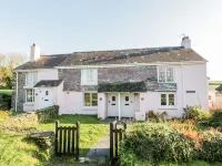 3 Rose Cottages Hotels in Looe
