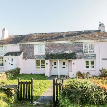3 Rose Cottages Отели в г. Лоо