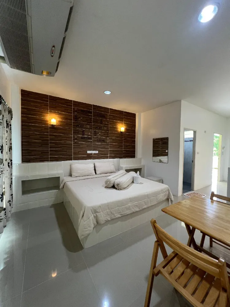 ห้องครอบครัว (เตียงใหญ่ 1 เตียง และเตียงเดี่ยว 1 เตียง)