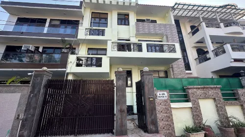 Hotel Ashray Noida