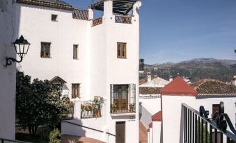 Hotel Los Castaños - Housity