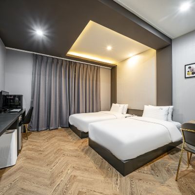 Standard Twin (Free Netflix View) Cube Motel Promo Code