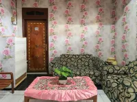 Dharmawati Stay at Surabaya 瓦魯住宿飯店