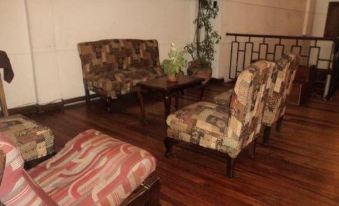 a living room with wooden floors , two couches , and a coffee table , along with potted plants at Copacabana