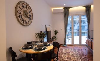 Phaedrus Living: City Centre Luxury Flat Mavromichali