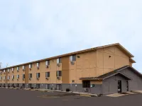 Super 8 by Wyndham Dubuque Hotels in Dubuque