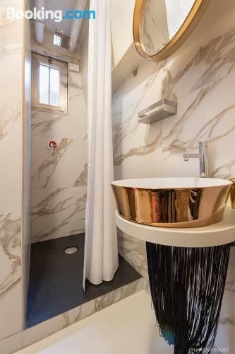 Billie's Flat Red - Art & Design Apt in Verona Historic CentreThree-Bedroom Apartment