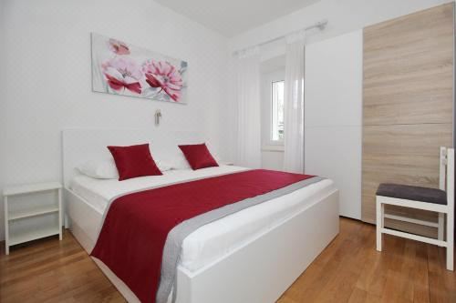 Apartments MiovicTwo-Bedroom Apartment With Balcony And Sea View