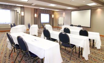 Holiday Inn Express & Suites Calgary South-Macleod Trail S