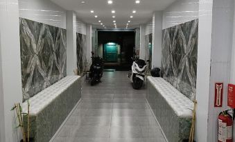King Rapid Rise Hotel - Housity